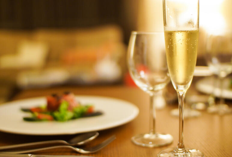 Table Setting with Champagne Table Setting with Champagne