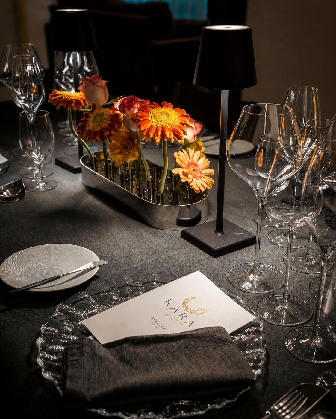 Atelier place setting at KARA Private Dining in Singapore Atelier place setting at KARA Private Dining in Singapore